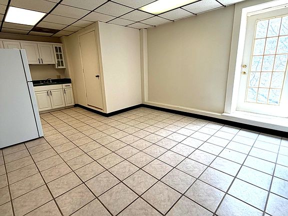 3rd image of 915 Main St #302
