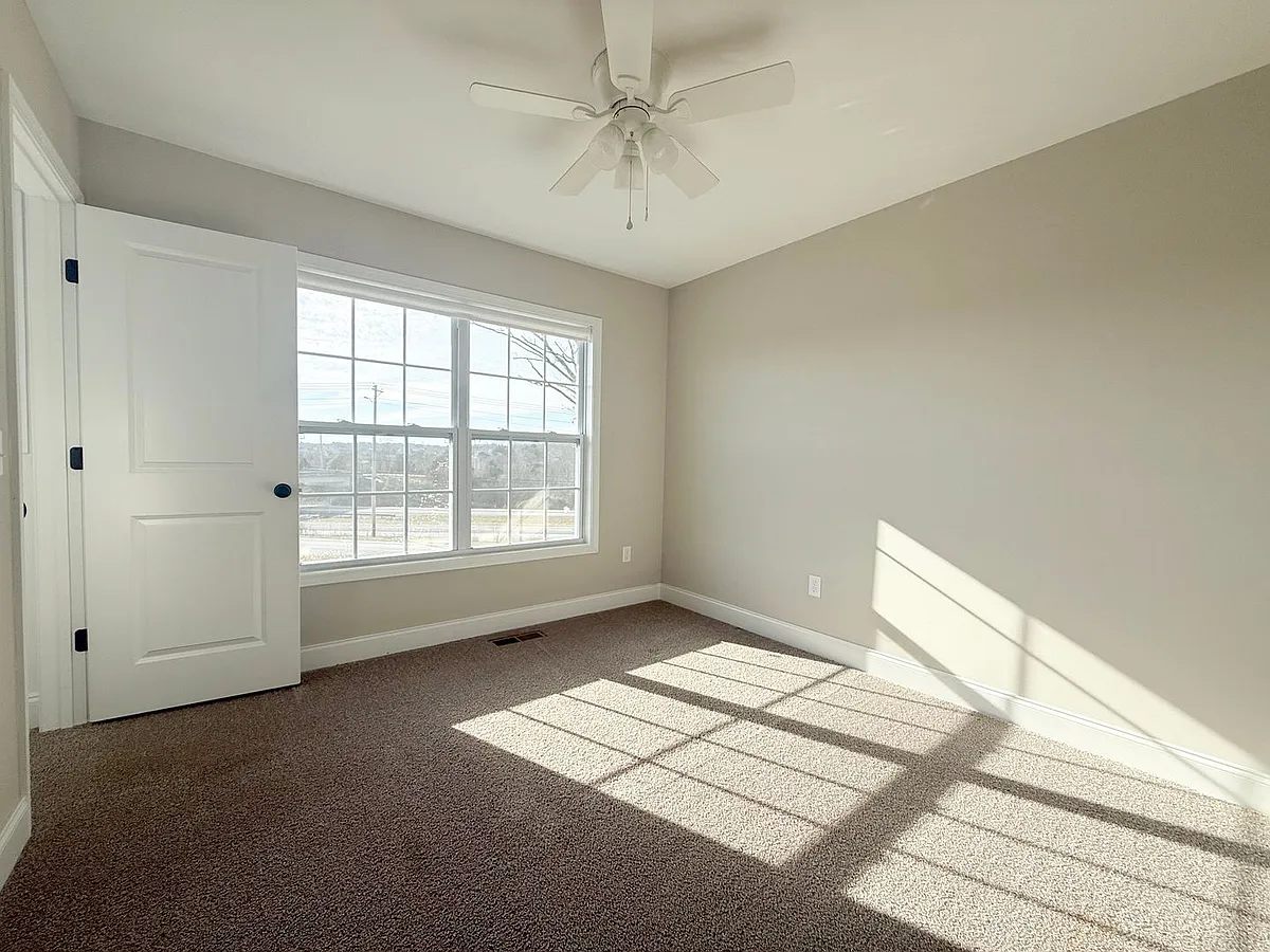 Building Photo - 5204 Oak Point Ct