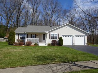 16 Fox Run Cir, Auburn, MA 01501