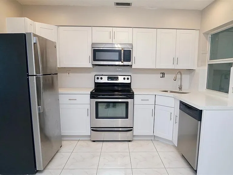 5908 NW 81st Ave — Photo 14