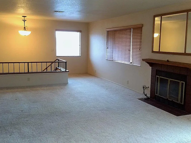 401 Hillview St #A — Photo 3