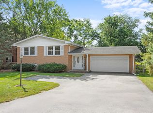 573 Maple Ave, Lisle, IL 60532