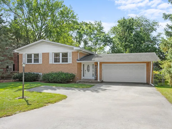 573 Maple Ave, Lisle, IL 60532