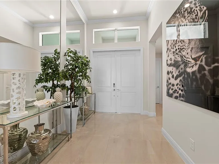 8897 Redonda Dr — Photo 5