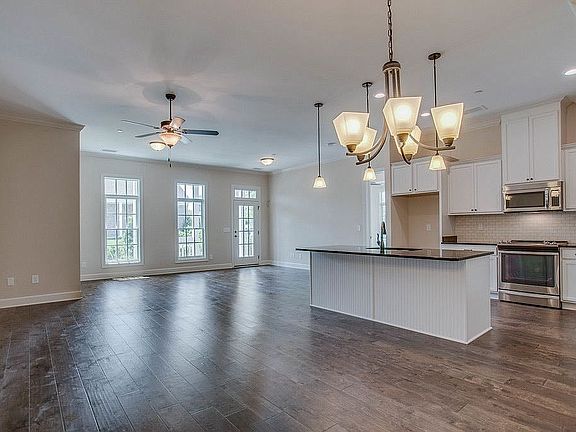 3rd image of 6000 Keats St Unit 103