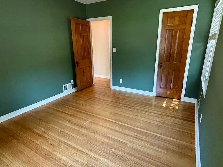221 E Hughes St — Photo 11