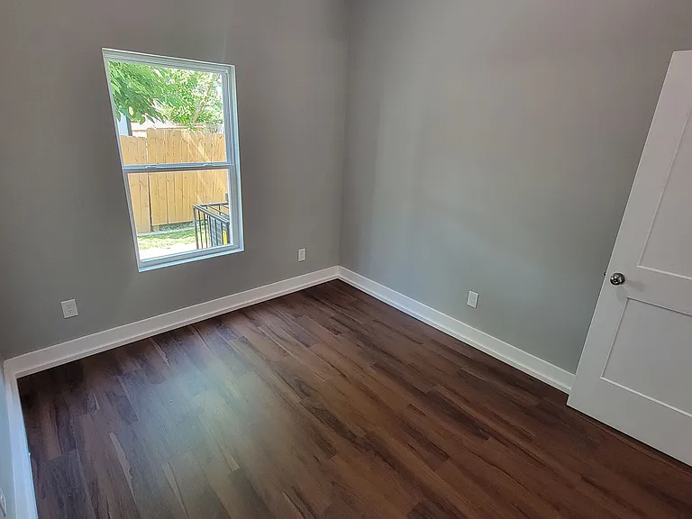 511 E Kentucky St — Photo 17