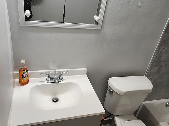 4th image of 411 Silver Beach Rd