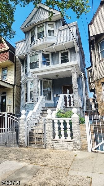 1st image of 324 Clifton Ave