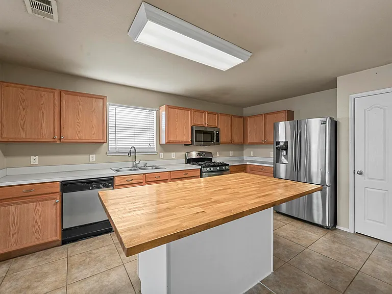 12482 Shepherds Hill Ln — Photo 9