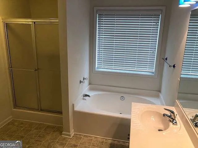 225 Lexington Cir — Photo 21