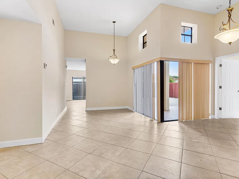 8871 SW 6th St — Photo 3