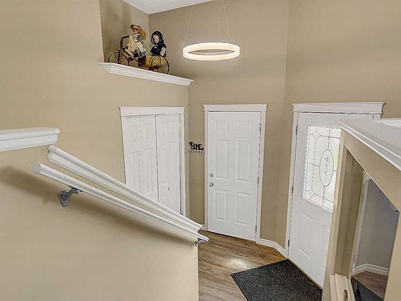 3rd image of 10720 S 124b Ave