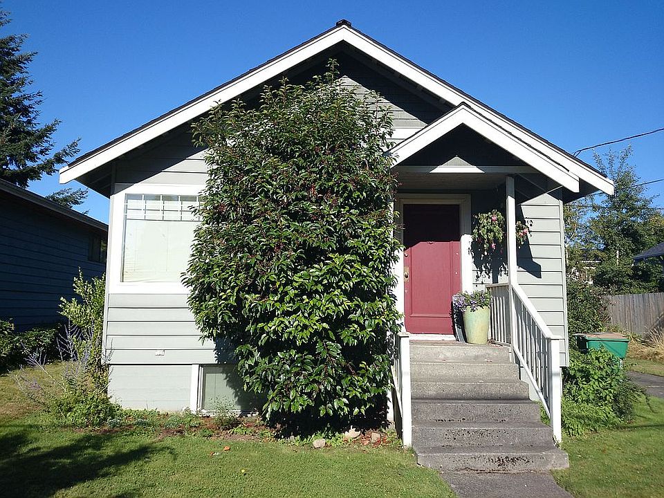 2nd image of 3229 38th Ave SW