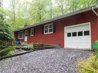 2 Ravine Ln, Shawangunk, NY 12566