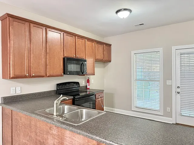 2176 Broad Dr — Photo 4