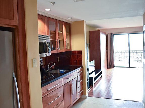 4th image of 5733 Sunset Dr #5733
