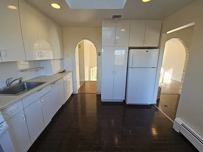 13 Regina Dr — Photo 9