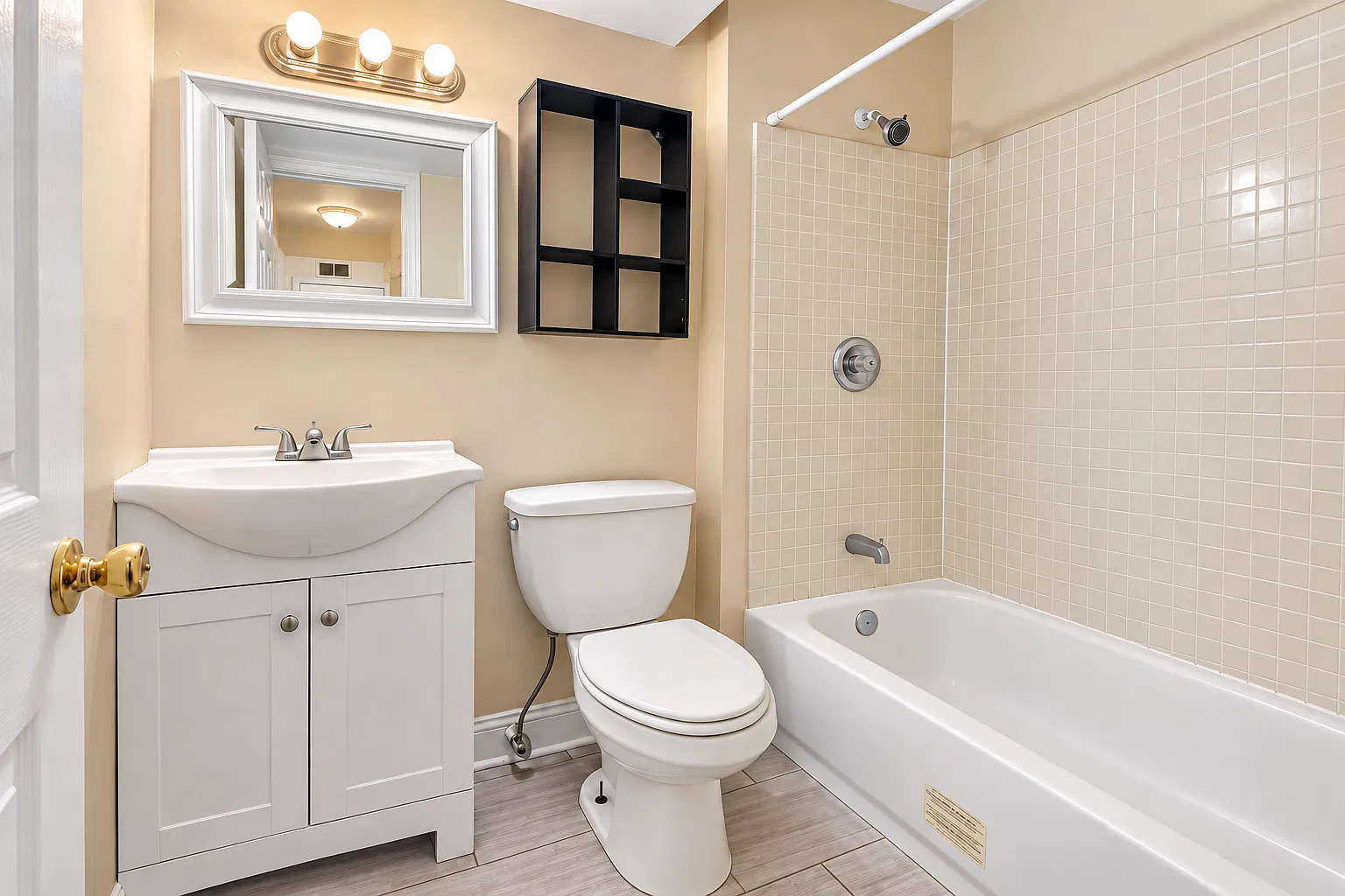 1111 Lamont Street Northwest, Unit B2 — Photo 4