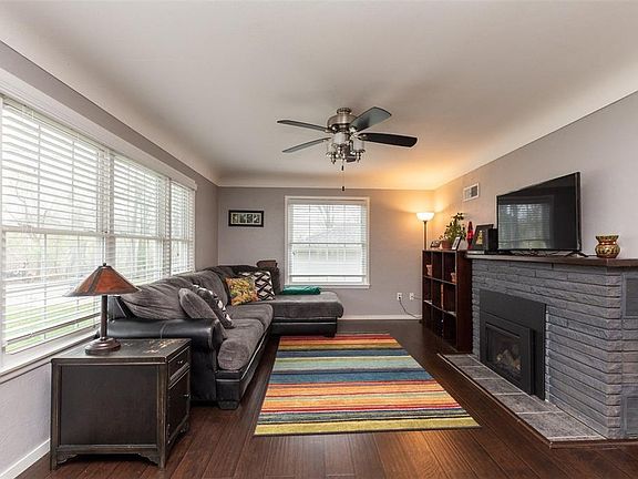 3rd image of 1015 Norwood Dr SE