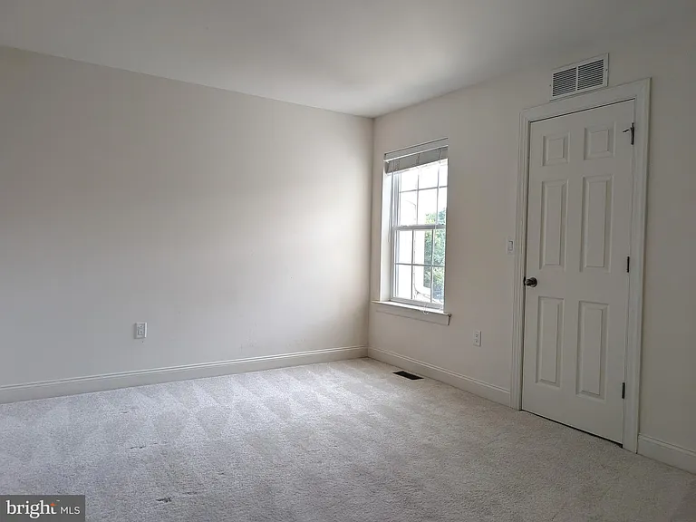 68 Autumn Ln — Photo 11
