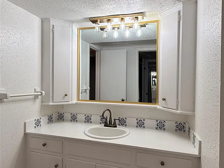 2744 Briarhurst Dr #2 — Photo 12