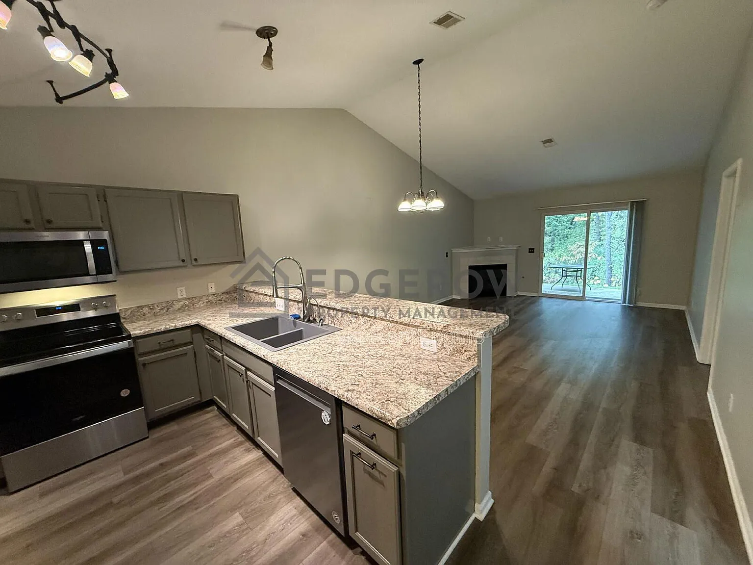 2 bed, 2.0 bath, $2,100 — Photo 2