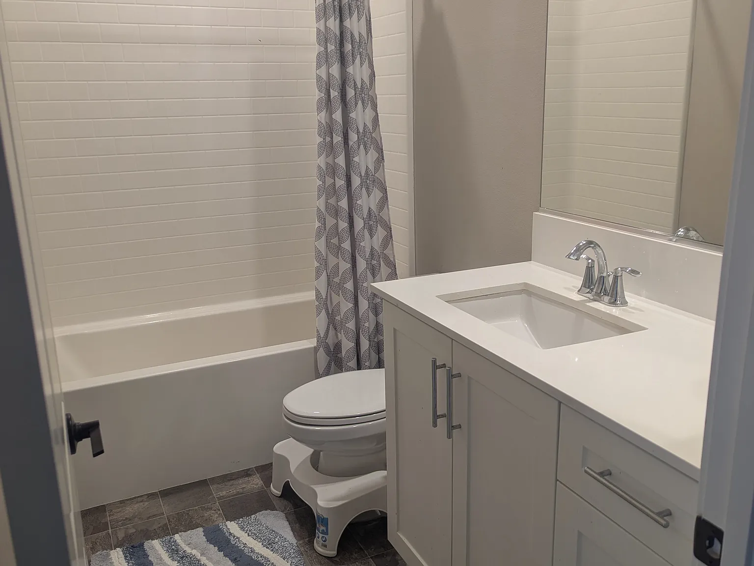 4 bed, 1977 sqft, $1,200 — Photo 4