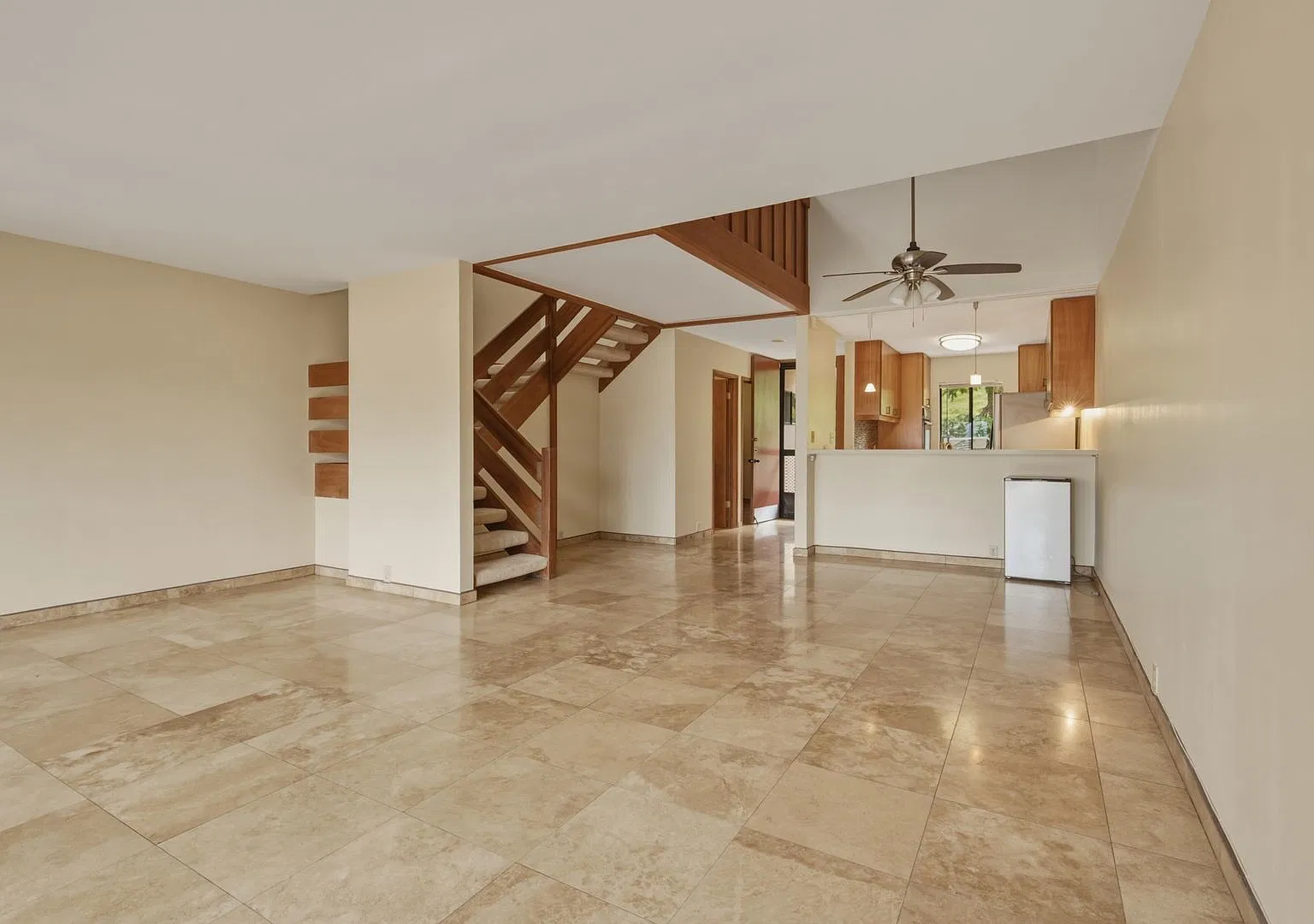 Bluestone Townhouse in Kailua - Stunning Golf Course Views — Photo 2