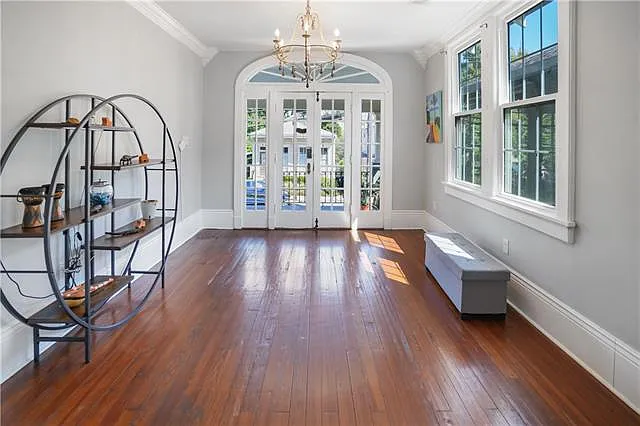 3 bed, 2.0 bath, 2347 sqft, $3,200 — Photo 3