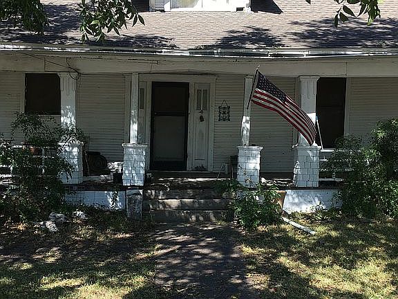 2nd image of 216 E Church St