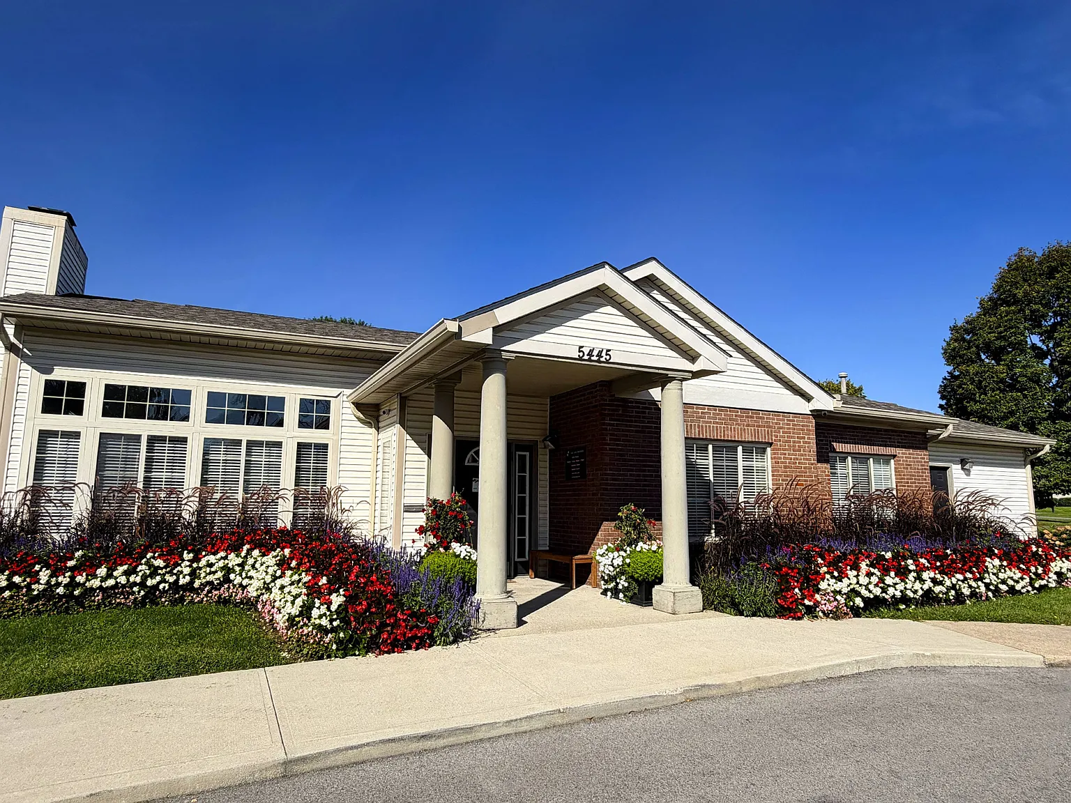 Eagle Crest Apartments — Photo 2
