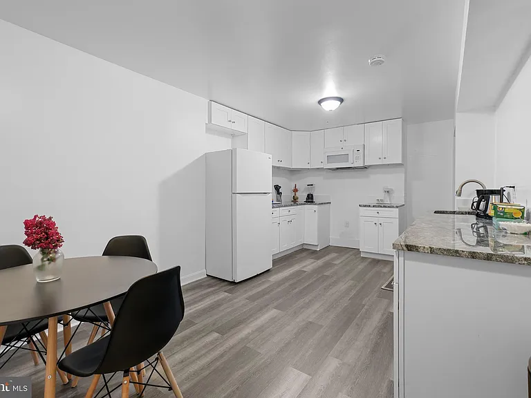 11810 Tregiovo Pl — Photo 20