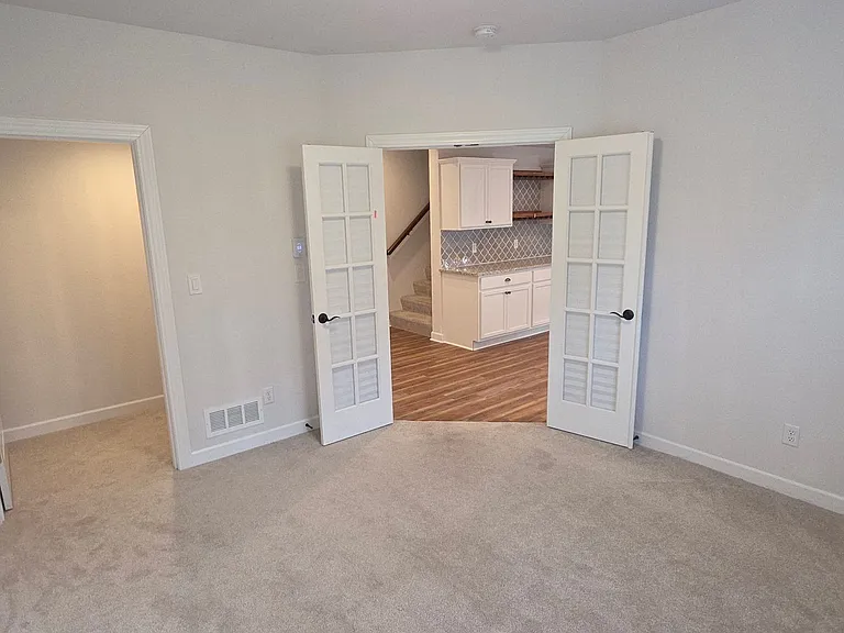 W239N3743 River Birch Ct — Photo 37
