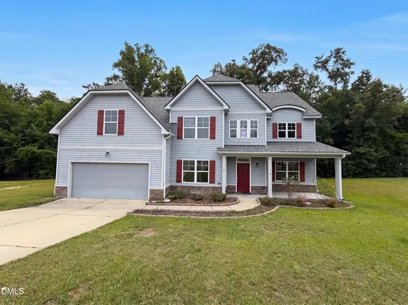 109 Mosby Ln, Spring Lake, NC 28390