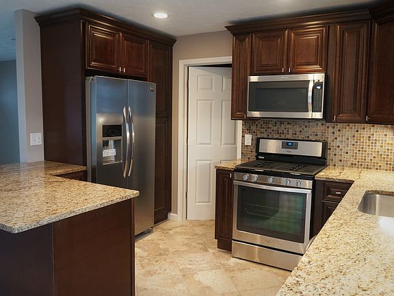3rd image of 7513 Goldenrod Dr