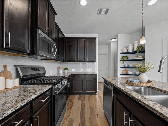 5th image of 2303 Capulet St