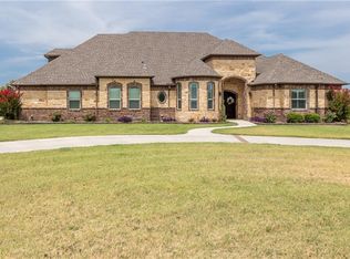 109 Crosshair Ct, Azle, TX 76020