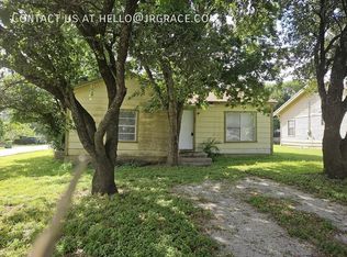 208 N Leon St, Groesbeck, TX 76642