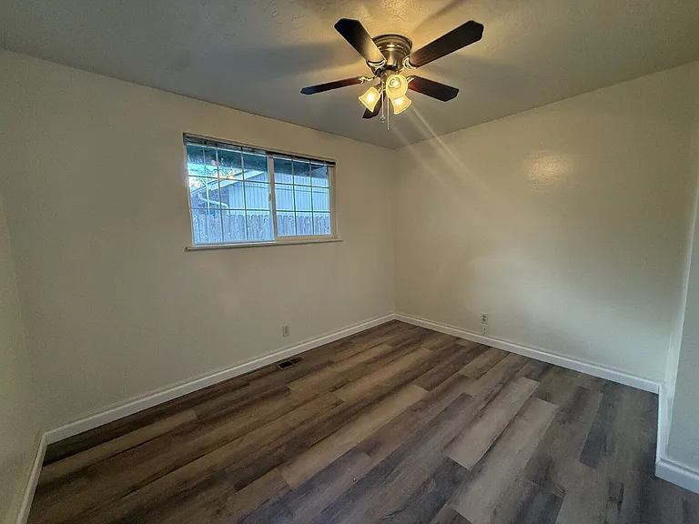 3959 Pam St — Photo 10