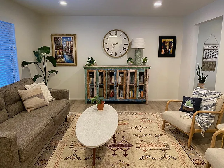 2361 E Phylden Dr #B — Photo 3