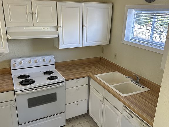 3rd image of 180 NE Grant St #5