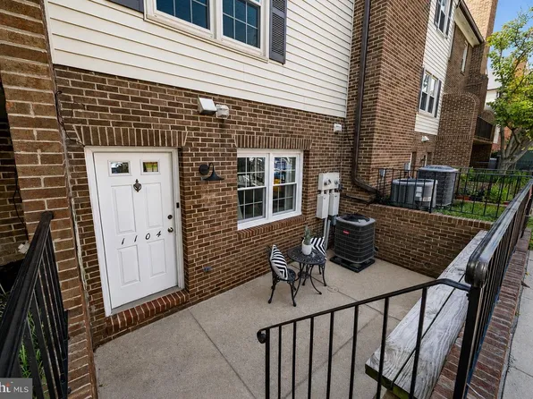 1104 N Stafford St #1, Arlington, VA 22201