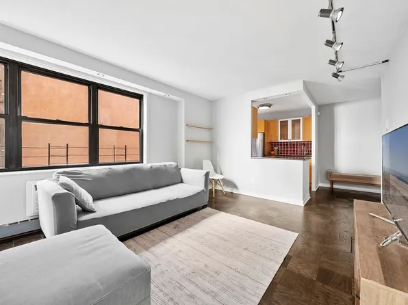 330 Third Avenue image 3 of 14