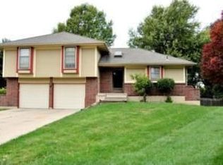 506 SE Greenridge Dr, Lees Summit, MO 64063