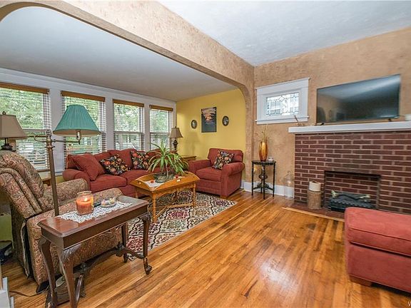 2nd image of 98 Sheffield Ave