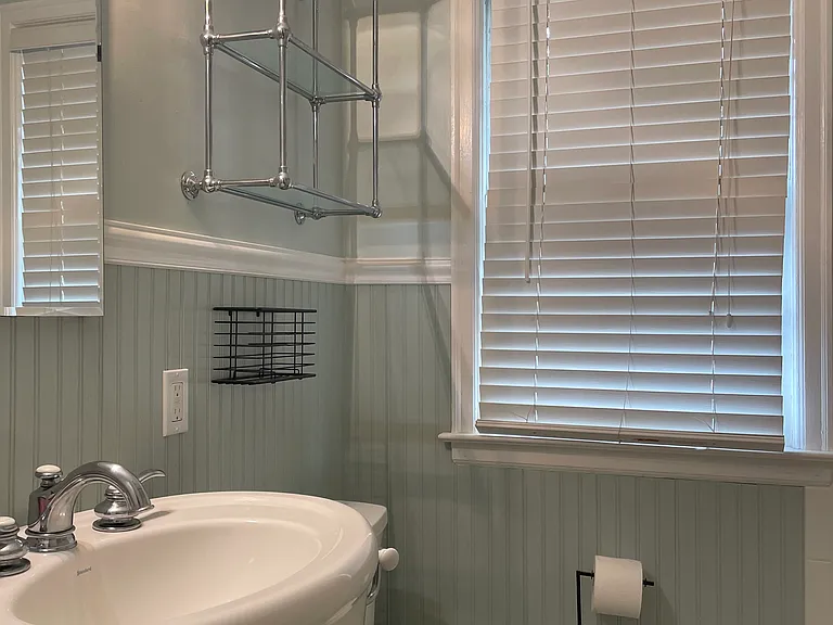 608 Chapman St — Photo 15