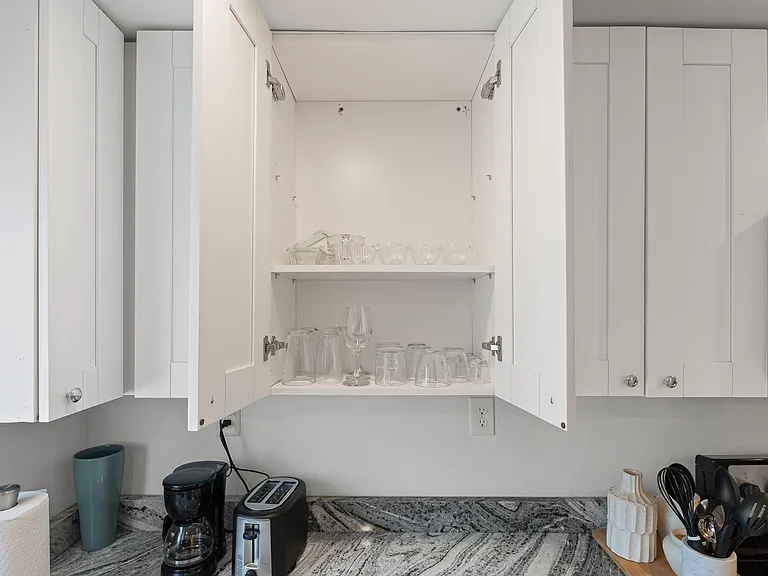 1011 W 38th St #A — Photo 11