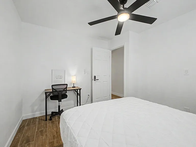 W 6th Dr — Photo 2