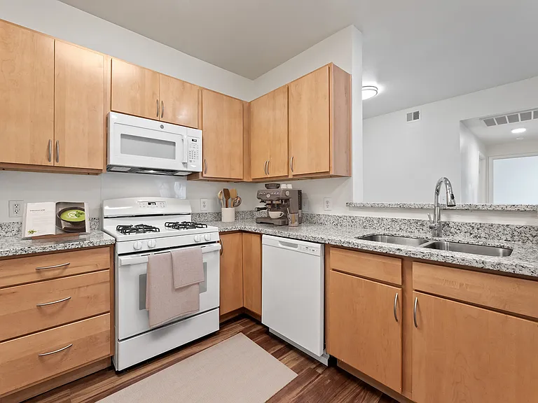 Sandy Creek Apartments — Photo 11